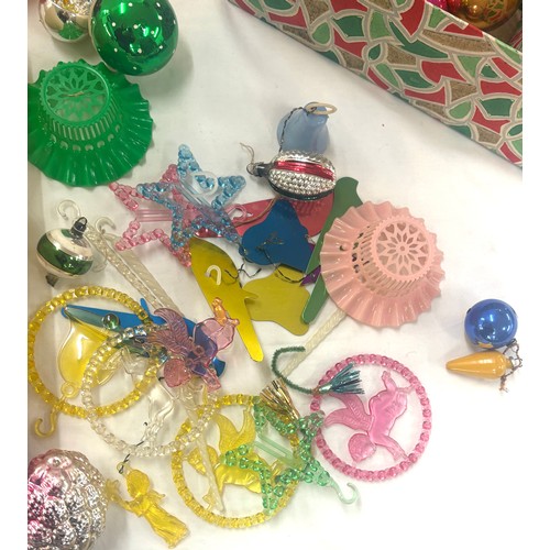 142 - Selection of vintage glass Christmas baubles