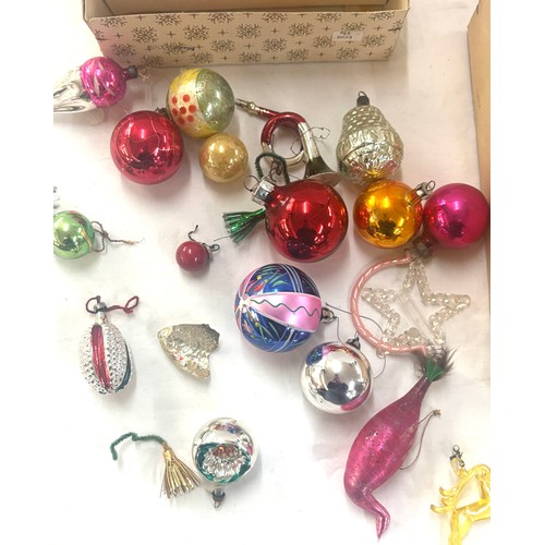 142 - Selection of vintage glass Christmas baubles