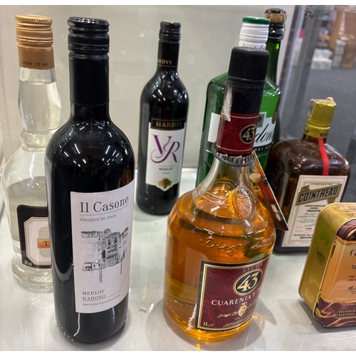 518 - Selection of sealed alcohol includes Glenmorangie, Cointreau, Licor 43 Cuarenta y Tres Gordons gin, ... 