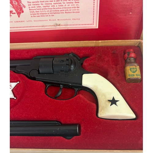 75 - Vintage toy cap gun boxed set, Apache Calibre .44 BCM Co, Derby. Some playwear