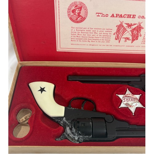 75 - Vintage toy cap gun boxed set, Apache Calibre .44 BCM Co, Derby. Some playwear