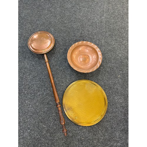 121 - Vintage copper bowl, brass charger and a brass jam pan