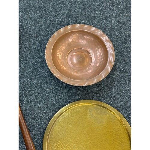 121 - Vintage copper bowl, brass charger and a brass jam pan