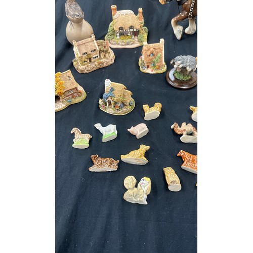 53 - Selection of miscellaneous to include ' Sherratt & Simpson Cats', ' Lilliput Lane cottages', Wade Wh... 