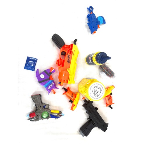 144 - Large selection of assorted Nerf and BB guns etc