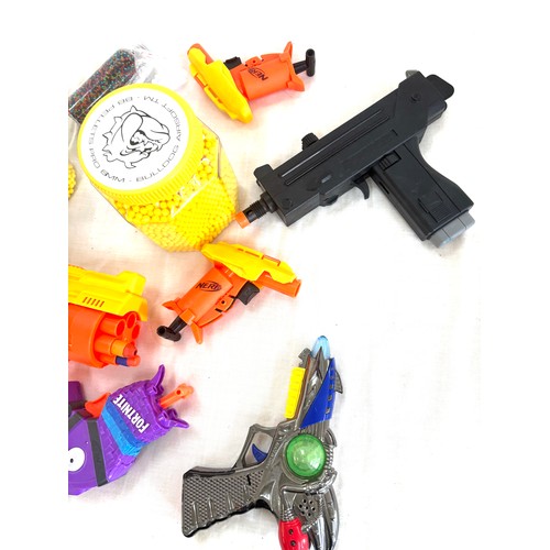 144 - Large selection of assorted Nerf and BB guns etc