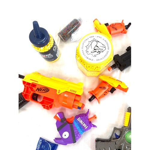 144 - Large selection of assorted Nerf and BB guns etc