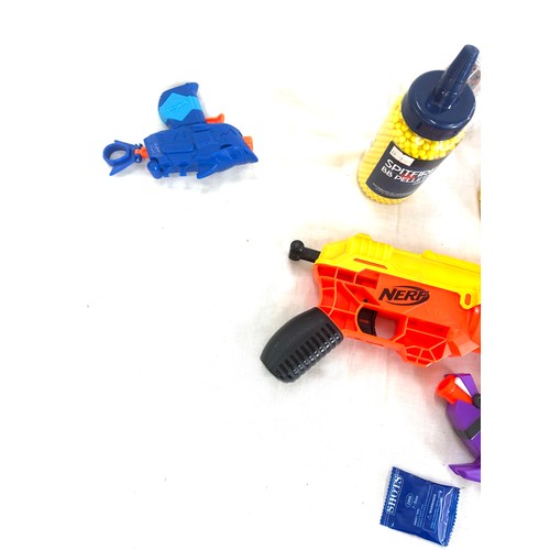 144 - Large selection of assorted Nerf and BB guns etc