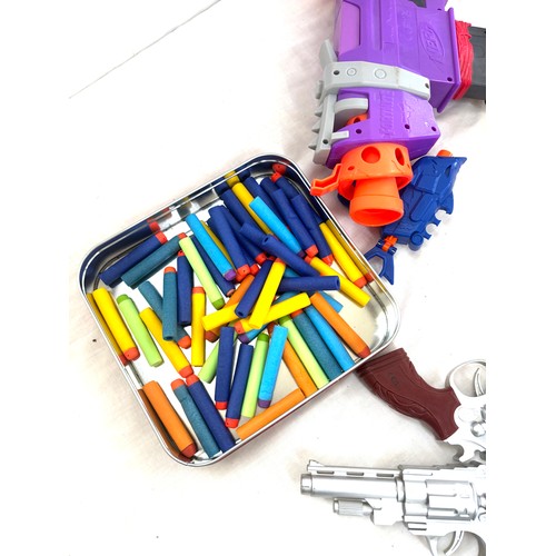 144 - Large selection of assorted Nerf and BB guns etc