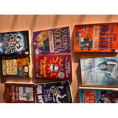 146 - Selection of assorted books includes Diary of a wimpy kid etc