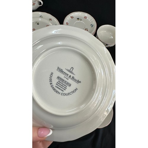 132 - Selection of Villeroy & Boch porcelain items to include sandwich plates, dinner plates, bowl, mugs e... 