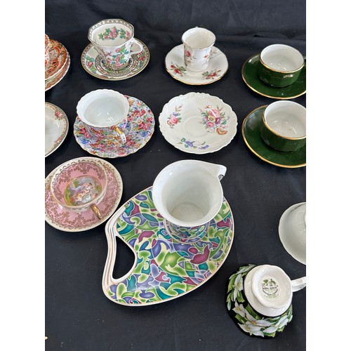 134 - Selection of vintage assorted cups and saucers to include ' Royal Albert', ' Paragon' ,' Aynsley' et... 