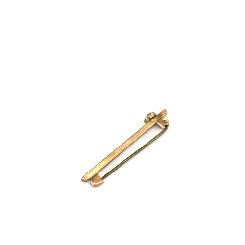 453 - Stone set 9ct gold bar brooch total weight 0.98 grams