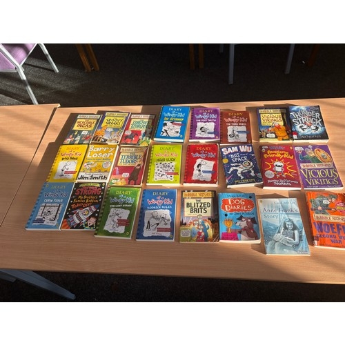 146 - Selection of assorted books includes Diary of a wimpy kid etc