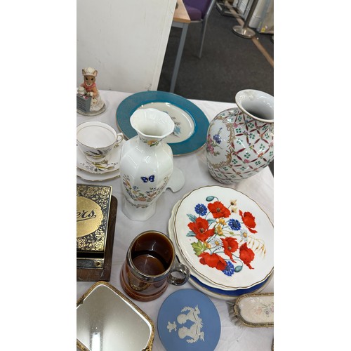 119 - Large selection of miscellaneous to include wade, Royal Albert, Wedgwood etc