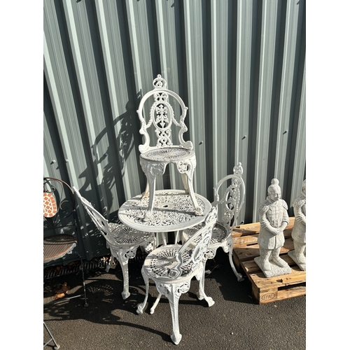 100J - Outdoor garden table and 4 chairs, 27 inches tall