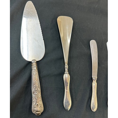 331 - Six silver handled knives, a hallmarked shoe horn and a silver handled cake slice