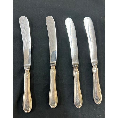 331 - Six silver handled knives, a hallmarked shoe horn and a silver handled cake slice