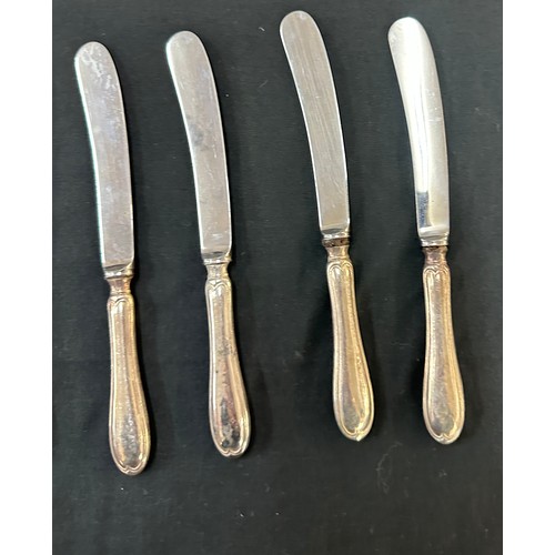 331 - Six silver handled knives, a hallmarked shoe horn and a silver handled cake slice