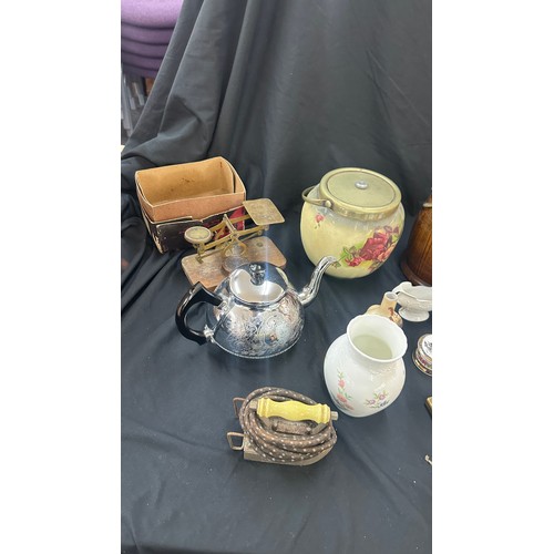 201 - Selection of assorted vintage and later miscellaneous to include ' Country Artists Spring of Life' f... 