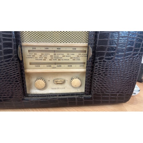 210 - Vintage twin de luxe radio, untested