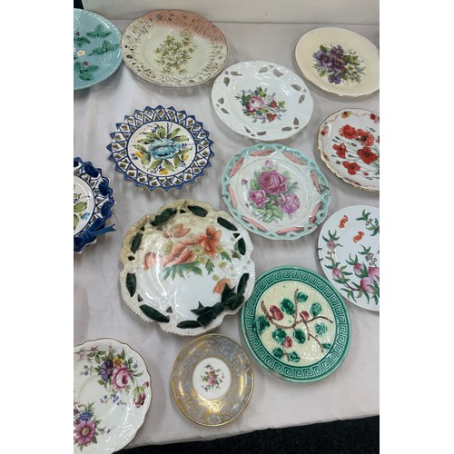 212 - Selection of vintage collectors plates to include Franklin Mint etc