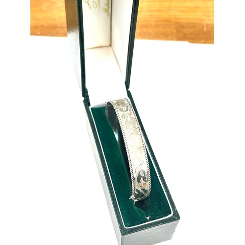 335 - Vintage boxed silver bangle total weight 19 grams