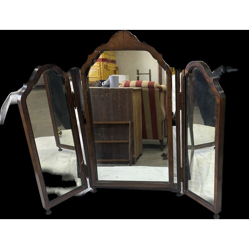 279 - Antique triple mahogany dressing table mirror measures approximately 25 inches tall x 27 wide