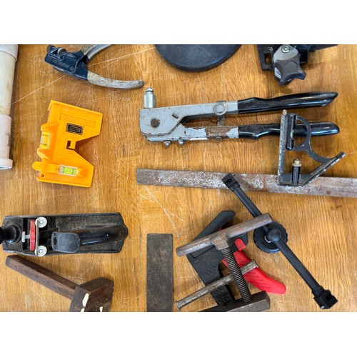 157 - Selection of vintage and later tools includes planer etc