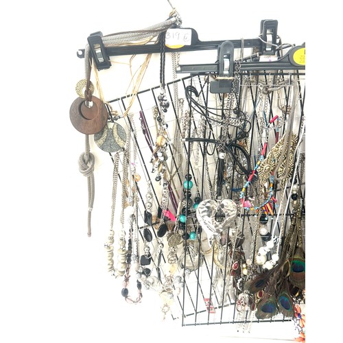 128 - Selection of costume jewellery