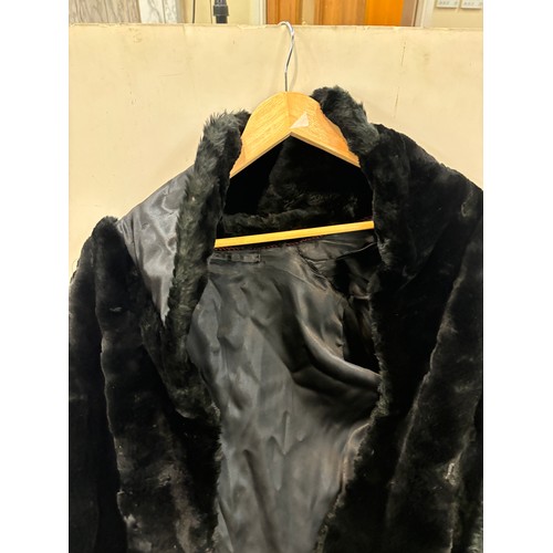 230 - Chapel of Paris ladies Fur coat, small repair needed