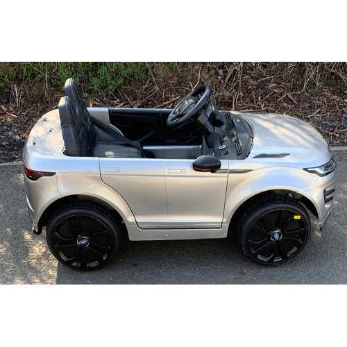 229 - Childs electric range rover car toy with charger in working order