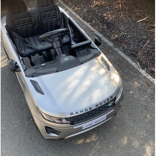 229 - Childs electric range rover car toy with charger in working order