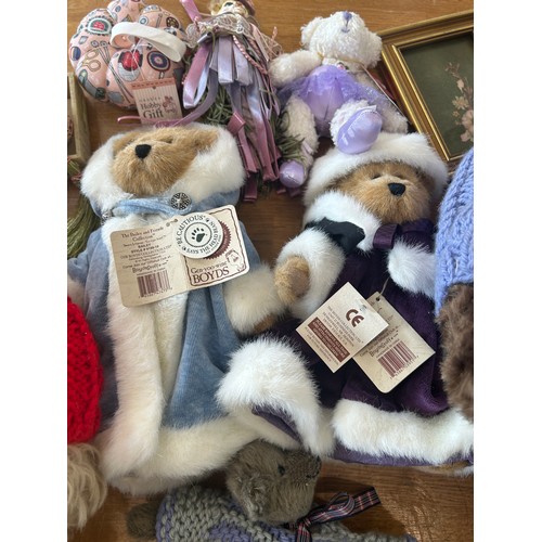 106 - Selection of vintage and later teddies incudes SAMMIE etc
