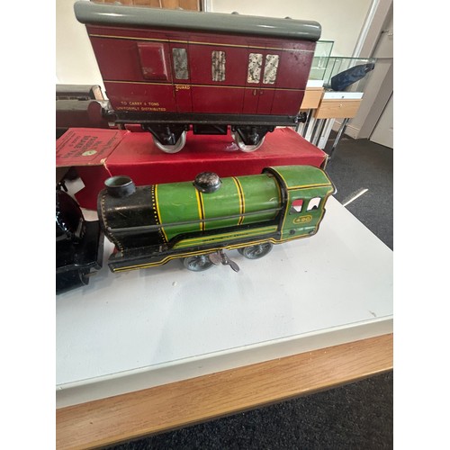 115 - Selection of vintage and later railway models