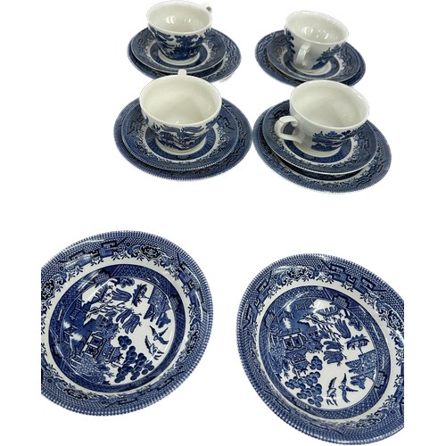 116 - Selection of vintage blue and white pottery items to include cups and saucers, plates etc