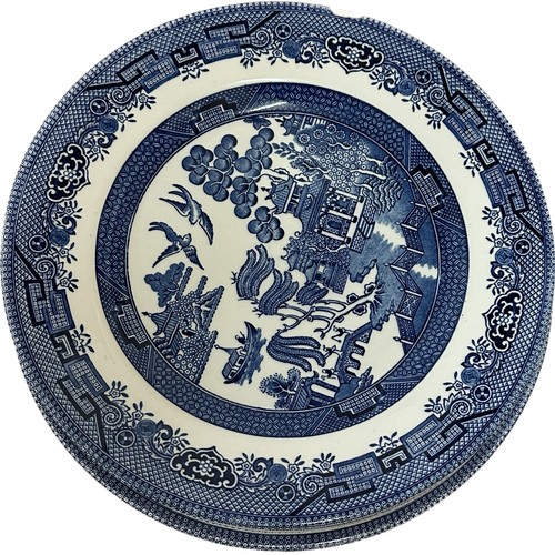 116 - Selection of vintage blue and white pottery items to include cups and saucers, plates etc