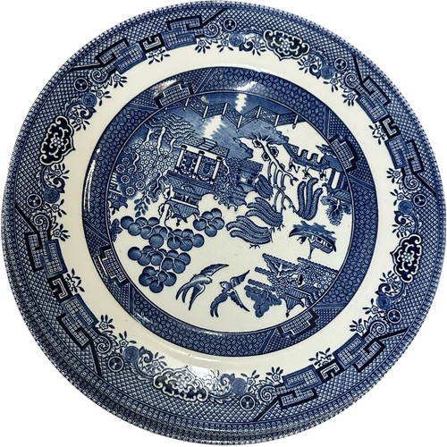 116 - Selection of vintage blue and white pottery items to include cups and saucers, plates etc