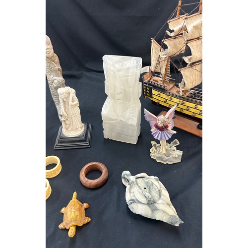 175 - Selection of vintage alabaster, onyx and marble items