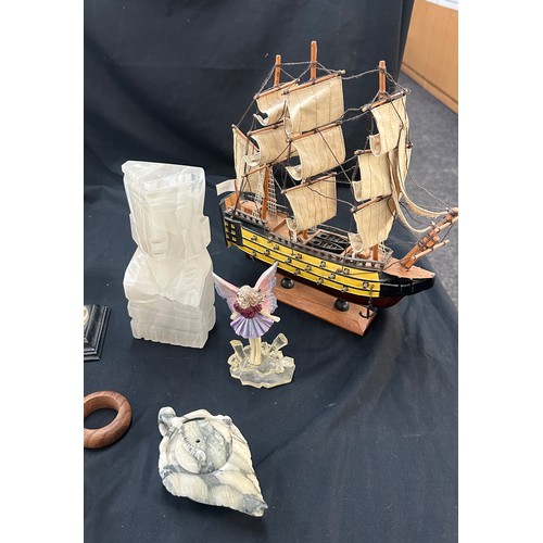 175 - Selection of vintage alabaster, onyx and marble items