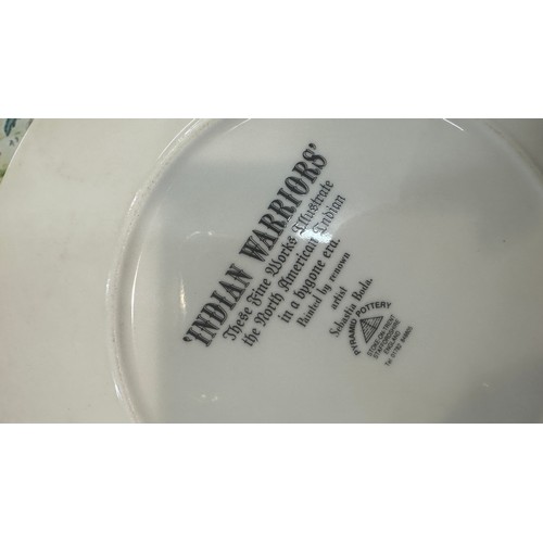 126 - Selection of vintage original boxed collectors plates to include Wedgwood, Royal Doulton, oriental e... 