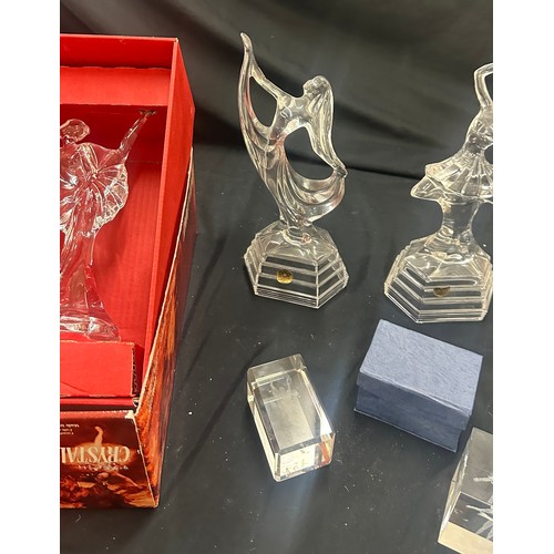 133 - Selection of vintage Royal Crystal Rock Dancing Figures, one in original box and two 3D glass art of... 