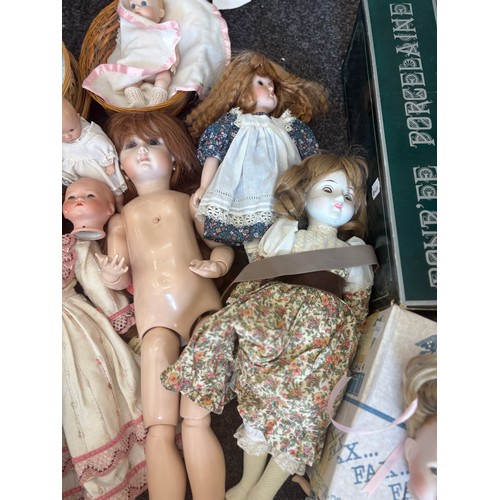 181 - Large quantity of vintage dolls