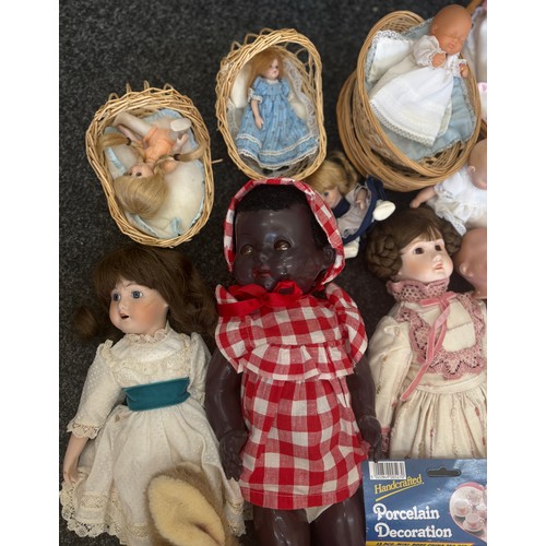 181 - Large quantity of vintage dolls