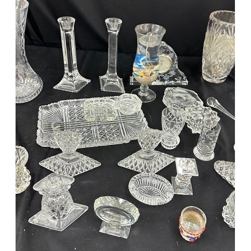 Selection of assorted glassware to include glasses, vases, trinket ...