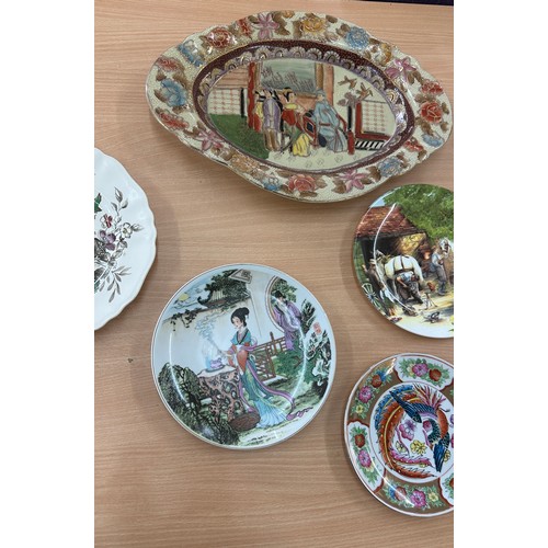 677 - Selection of vintage collectors plates to include oriental etc