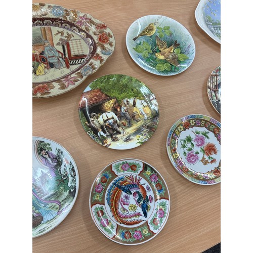 677 - Selection of vintage collectors plates to include oriental etc