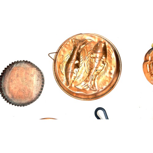 135 - Selection of copper metal ware to include kettles, pans, etc