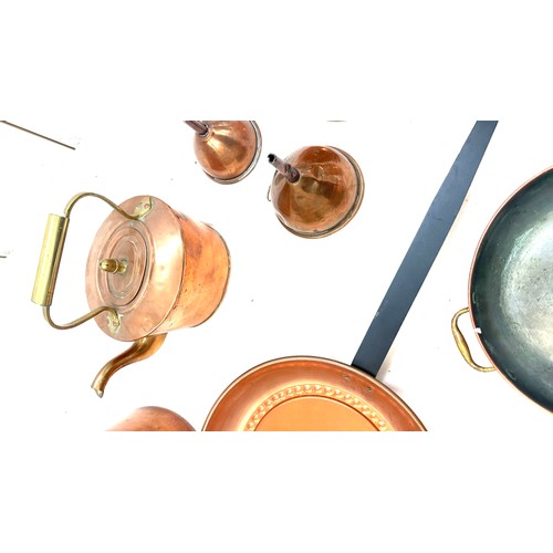 135 - Selection of copper metal ware to include kettles, pans, etc