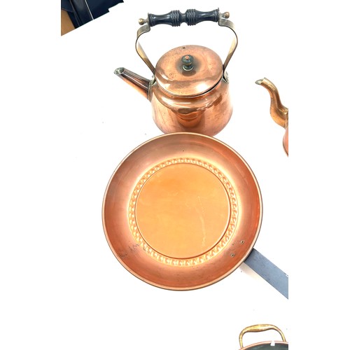135 - Selection of copper metal ware to include kettles, pans, etc